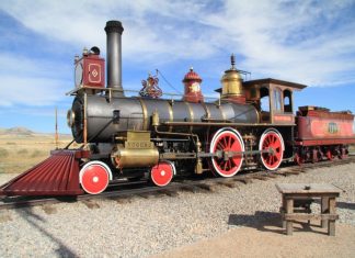 locomotive du first transcontinental railroad