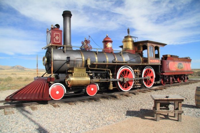 locomotive du first transcontinental railroad